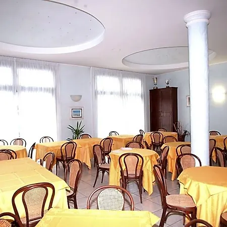 Garden Hotel 3*